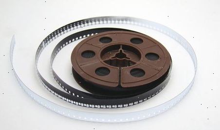 Hoe maak je een filmstrip projector gebruiken. Check out de lens van uw filmstrip projector.