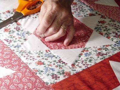 Hoe maak je een quilt op een quilten kader. Eerste verzamel je materialen.