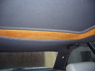 Hoe te slappe auto plafond repareren. Verwijder eerst het plafond bekleding van de auto.